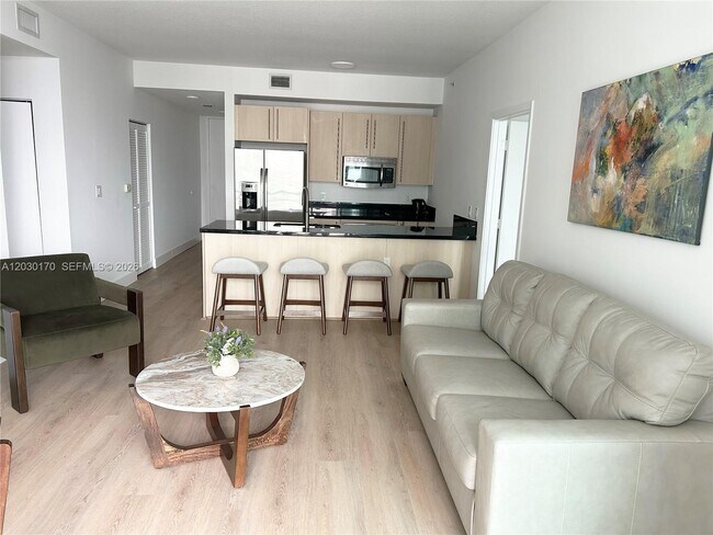 Foto del edificio - 79 SW 12th St