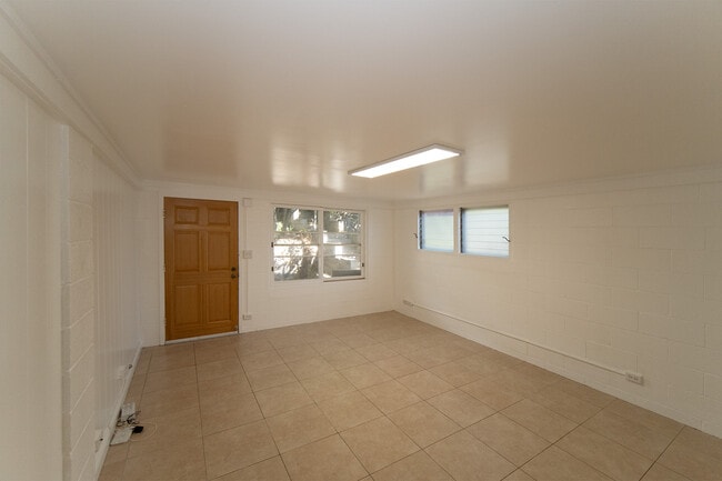 Building Photo - 2260 Waiomao Rd