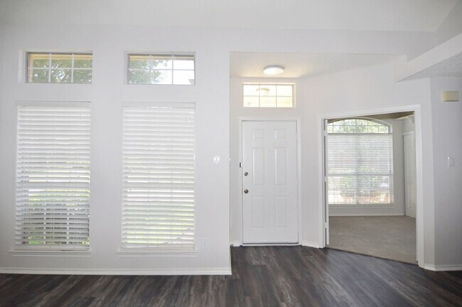 Foto del edificio - Beautifully updated 3-2-2 in Frisco!