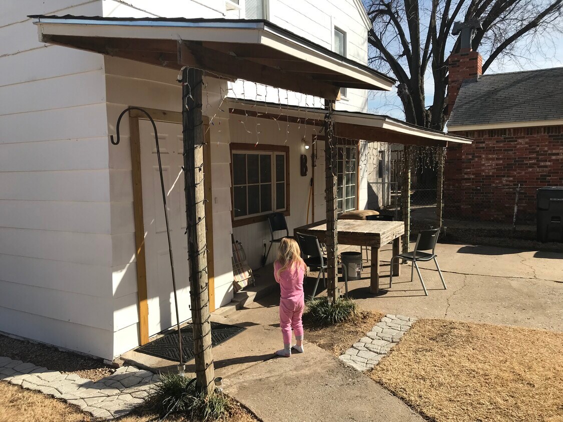 Primary Photo - 3804 N Redmond Ave
