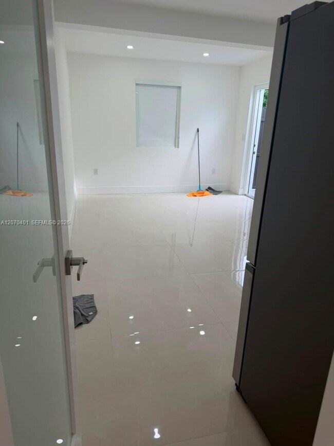 Foto del edificio - 861 E 33rd St