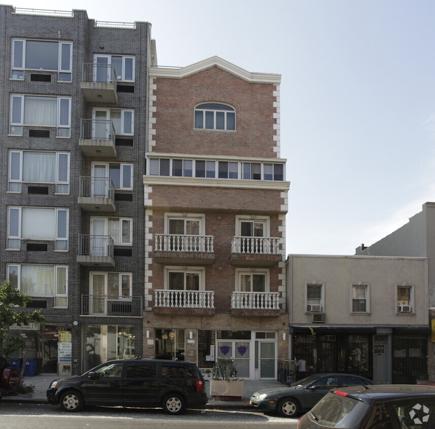 Foto principal - 628 Metropolitan Ave