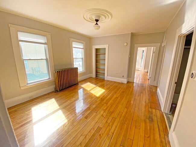 Living Room - 395 Saint John St