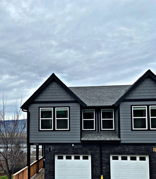 Building Photo - 2719 E 9th St