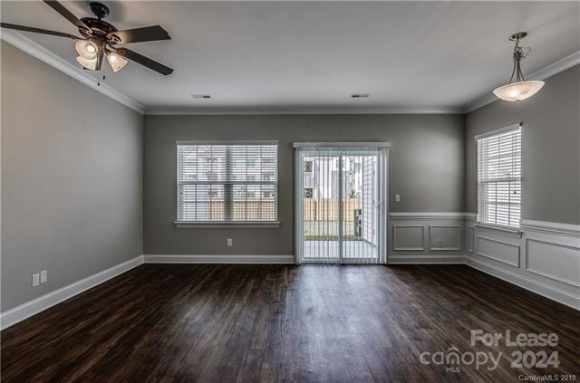 Foto del edificio - 335 Halton Crossing Dr SW