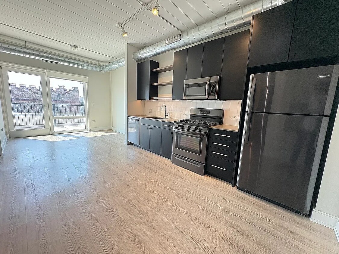 Photo - 943 West Belmont Avenue, Unit 941-605