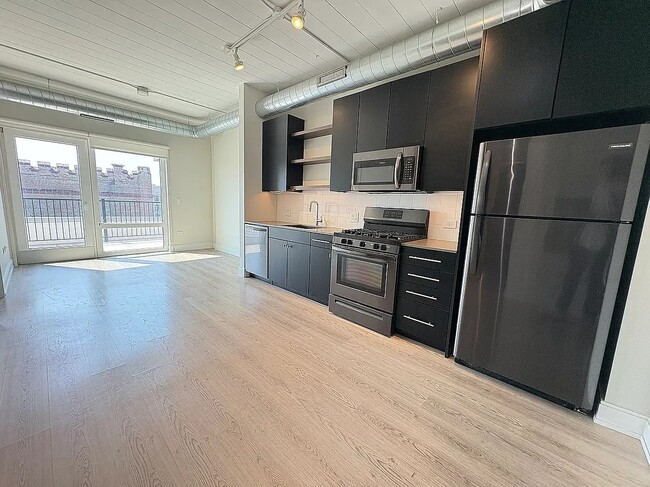 Photo - 943 W Belmont Ave Apartment
