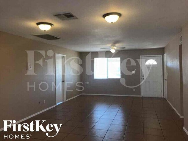 Foto del edificio - 4322 E Grove St