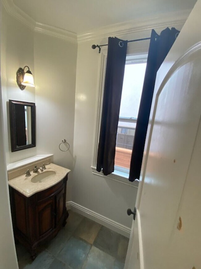 Foto del edificio - South Redondo - Spacious 4 Bedroom 4.5 Bat...