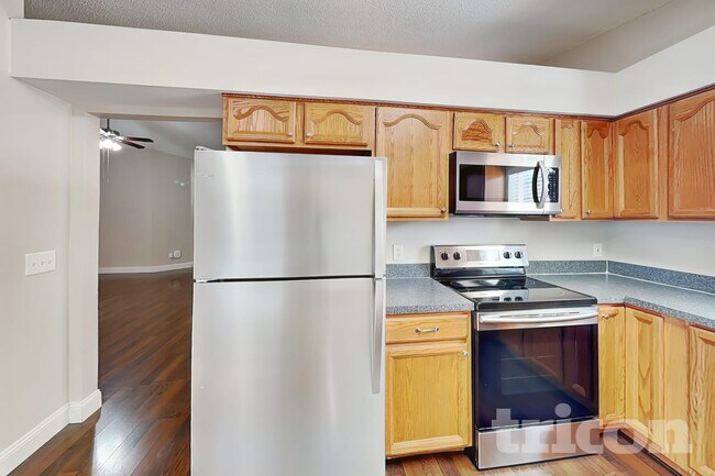 Foto del edificio - 1115 Hardwood Dr