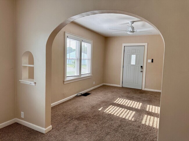 Building Photo - The Perfect 2 Bedroom, 1 Bath Southside Rental – Fenced Yard, Garage & More!