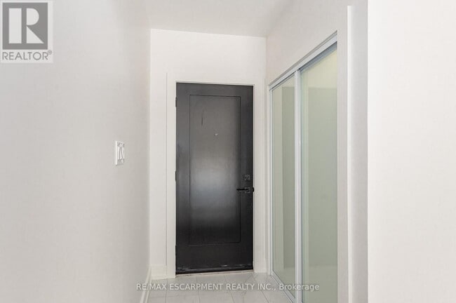 Photo du bâtiment - 664 Hiawatha Blvd