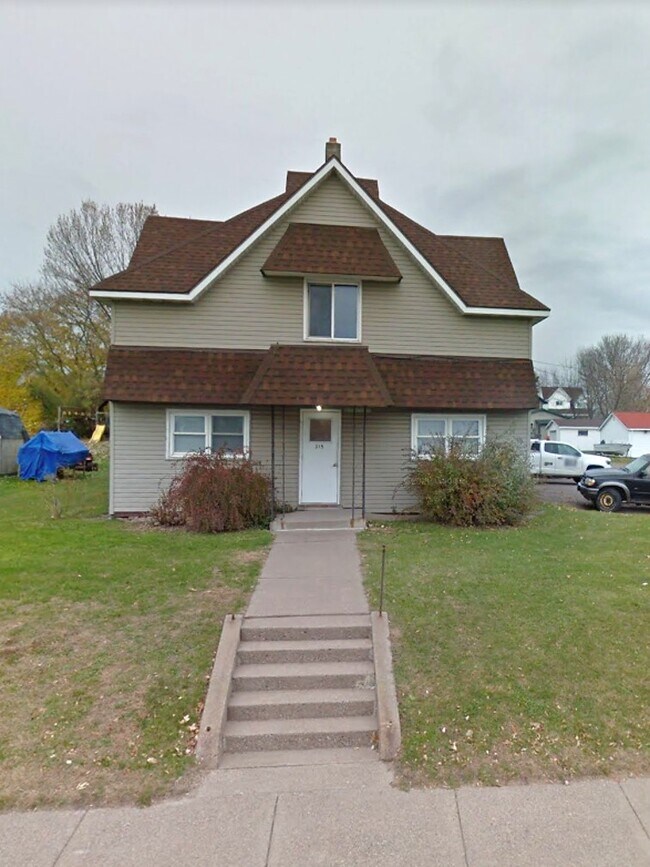 Building Photo - 315 Lake Ave W