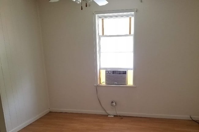 2nd bdrm - 301 S 21st St