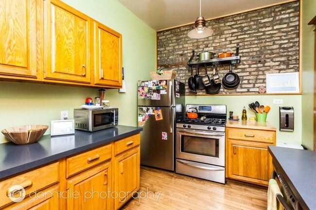 Building Photo - 3747 N Pine Grove Ave