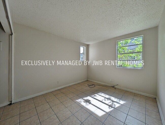 Building Photo - 1524 W 21st St