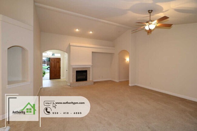 Building Photo - 618 Casa Buena, East side of Town, Short T...