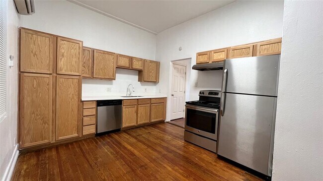 Foto del edificio - 1113 E 2nd St