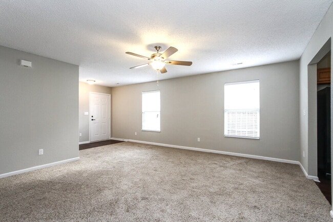 Foto del edificio - 652 Locust Grove Ln