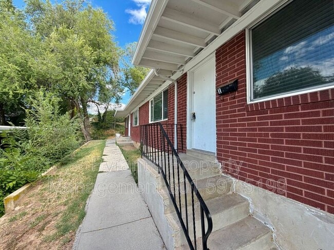 Building Photo - 724 30th St