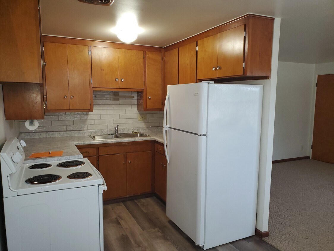 Primary Photo - 2144 Newberry Ave