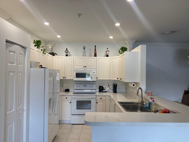 Building Photo - 4404 SW 160th Ave
