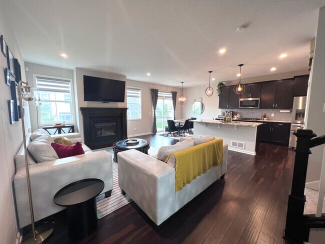 Foto del edificio - 8094 Evergreen Ln N