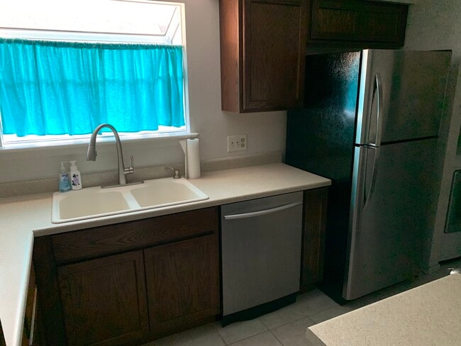 Building Photo - 2960 Chavez Dr