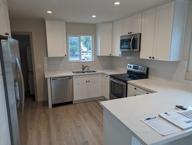 Foto del edificio - 3 bedroom/ 2 bath Newly Remodeled Home in ...