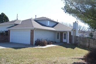 Building Photo - 2000 Estella Dr
