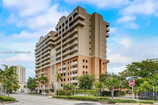 Building Photo - 2425 SW 27th Ave