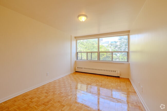 2BR,1BA + Den - 998SF - 2nd Bedroom - Capri