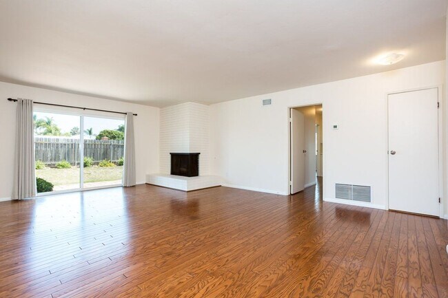 Foto del edificio - Traditional San Carlos Home with Spacious ...