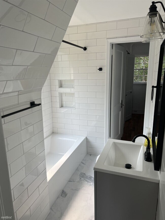 Foto del edificio - 2 br, 1 bath House - 3824 Overlook Avenue B