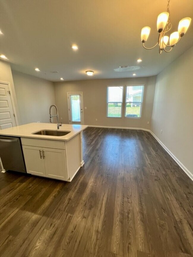 Photo - 3 Bed 2.5 Bath Townhome, Minutes from I-24 & The Avenue!