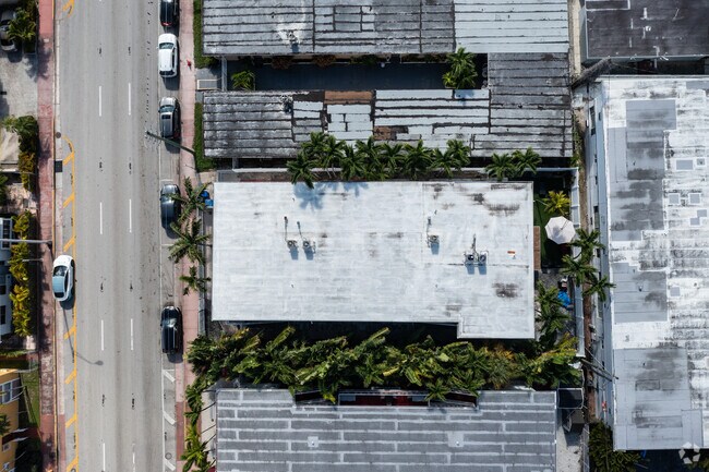 Aerial Photo - 8430 Harding Ave