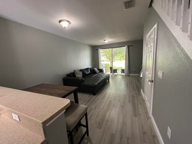 Building Photo - 4163 Napoli Lake Dr