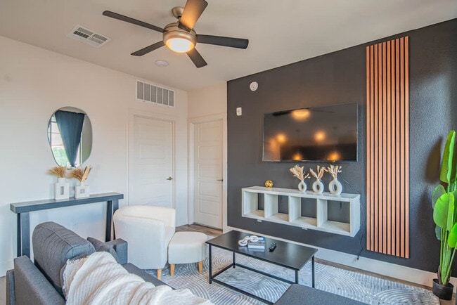 Building Photo - 15501 N Dial Blvd