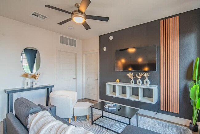 Building Photo - 15501 N Dial Blvd