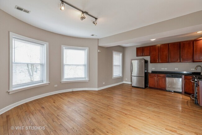 Building Photo - 509 E 44th St