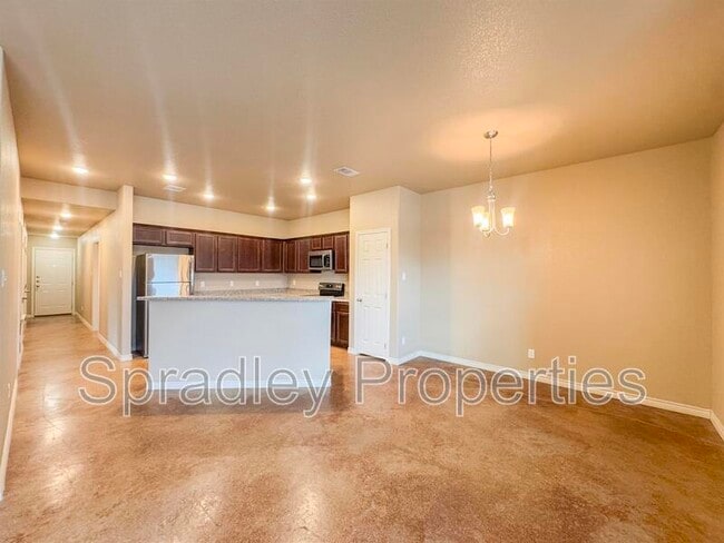 Building Photo - 927 Laila Ln
