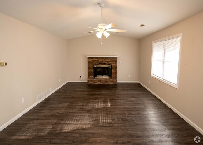 Building Photo - 130 Pierre Pl