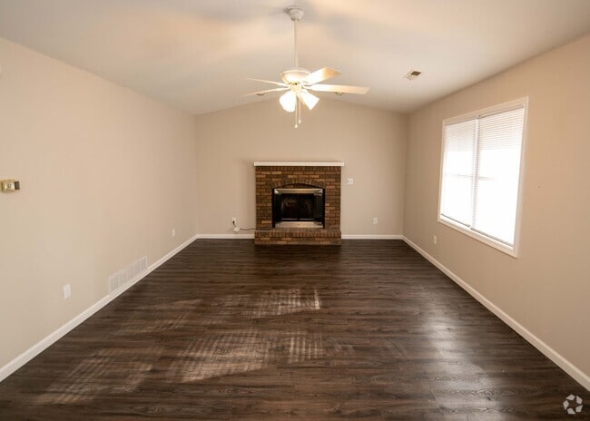 Building Photo - 130 Pierre Pl