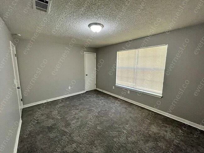 Foto del edificio - 315 Iris Ave