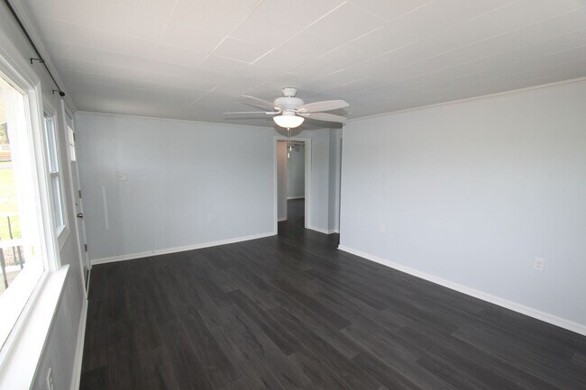 Building Photo - 2 Bed/ 1 Bath in Harpers Ferry!