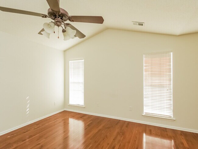 Foto del edificio - 6876 White Hawk Ln