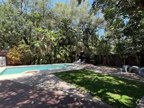 Building Photo - 4165 Poinciana Ave