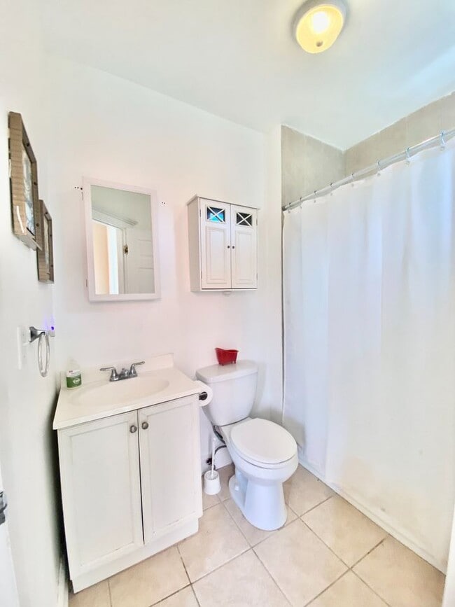 Building Photo - 50 Irving St