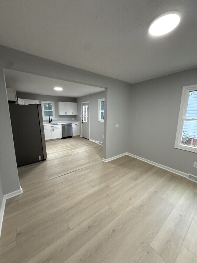 Foto del edificio - 3 bedroom / 2 Bathroom Perrymont / Sandusky Recently Remodeled Home with Fenced in Backyard