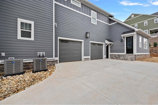 Building Photo - 805 Naples Dr